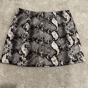 Urban Outfitters Womens Snakeskin Mini‎ Skirt with Front Buttons Size Medium